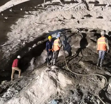 合浦隧道拱顶带模注浆料，微膨胀注浆料的特点及施工工艺